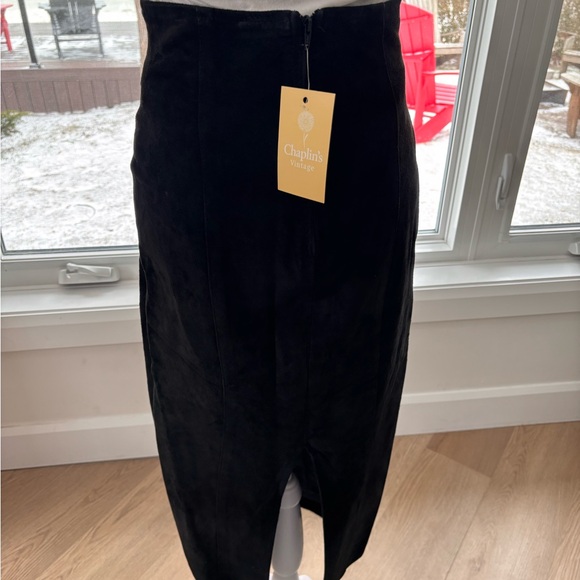 Danier Black Suede Midi Skirt 🖤 - Picture 3 of 5
